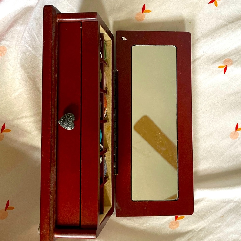 Jewelry box
